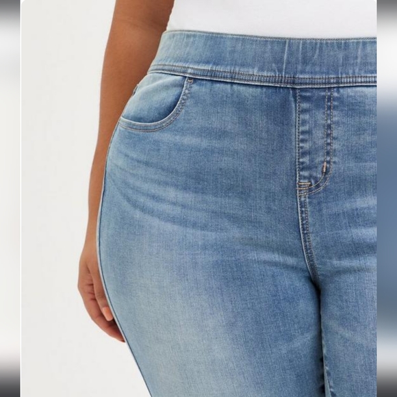 NEW! Plus size 1X 14-16 Lean Jean Skinny Super Soft High-Rise Jeans Torrid - Picture 3 of 6